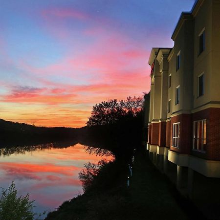 Hampton Inn Owego Buitenkant foto