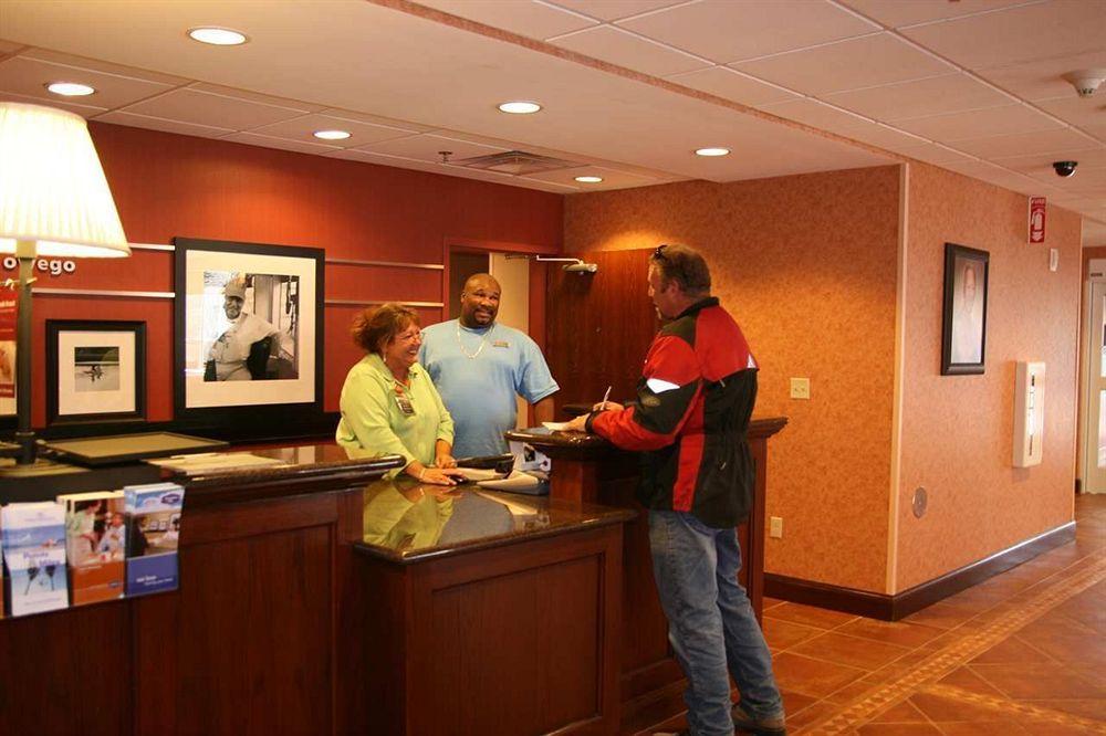 Hampton Inn Owego Buitenkant foto