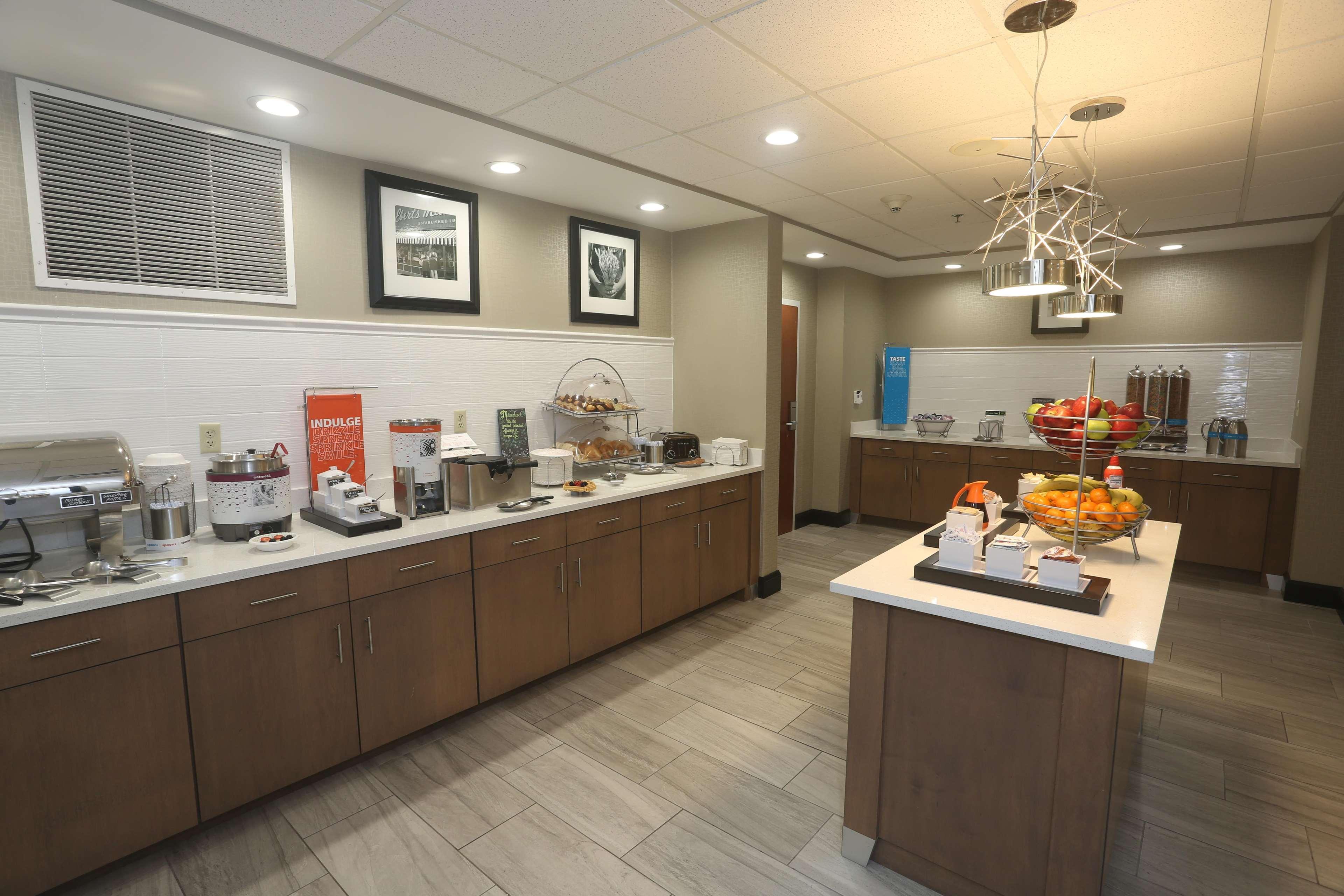 Hampton Inn Owego Buitenkant foto