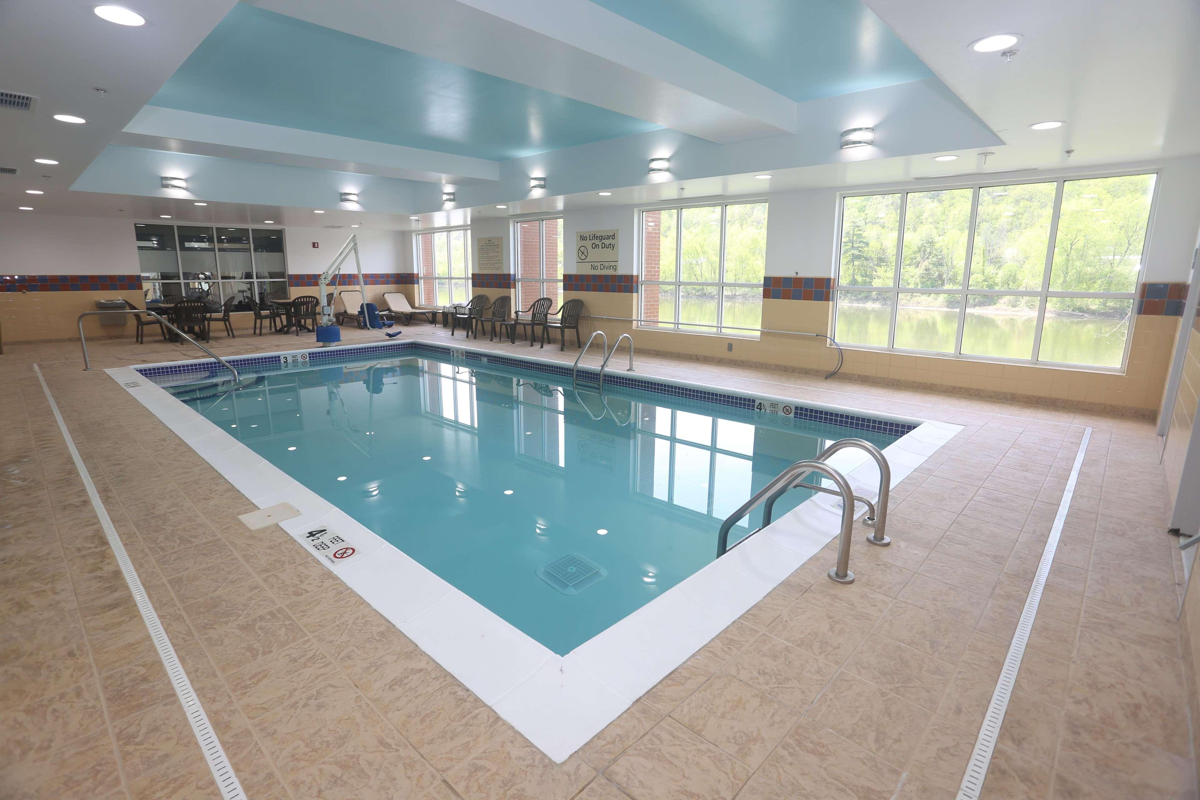 Hampton Inn Owego Buitenkant foto