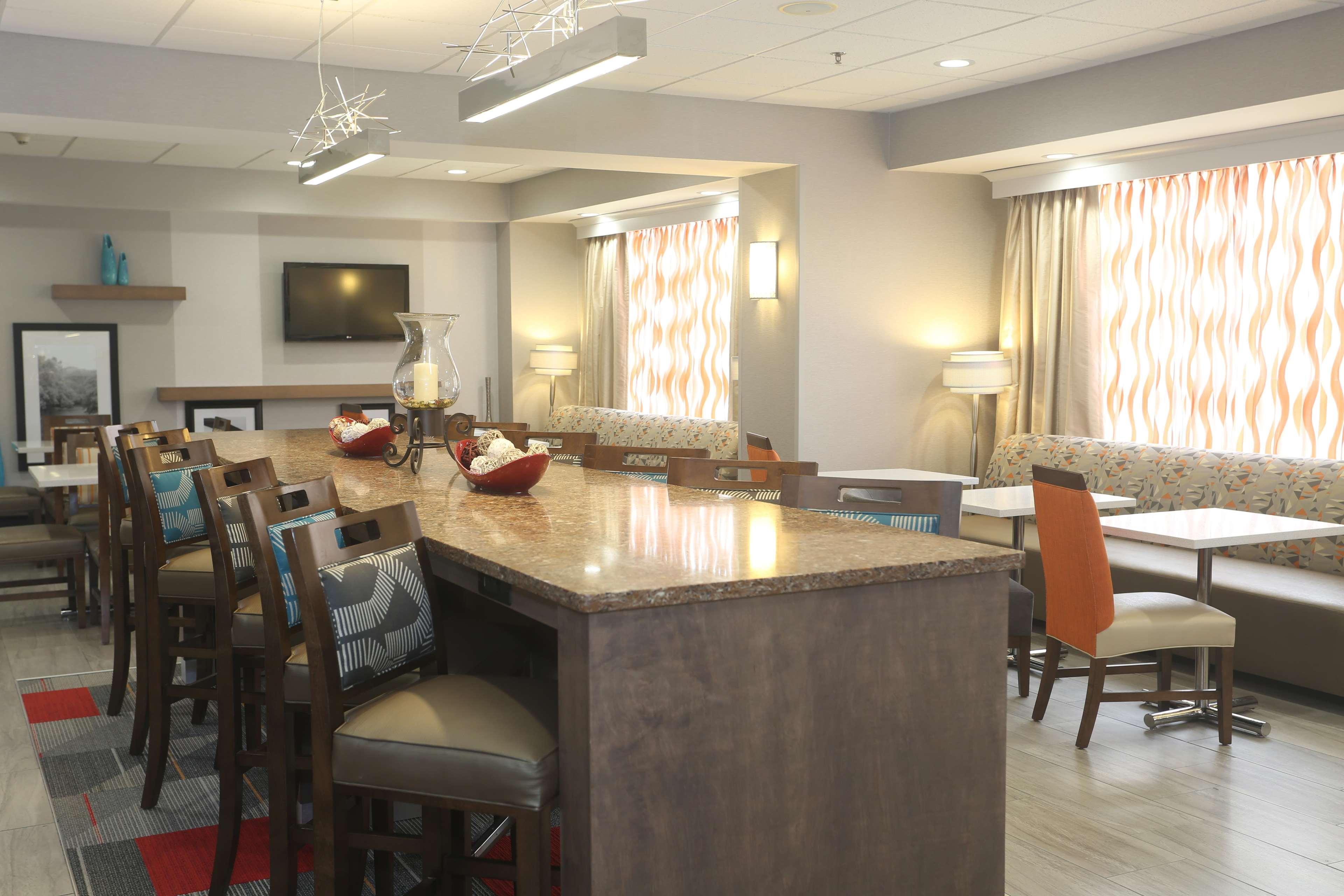Hampton Inn Owego Buitenkant foto