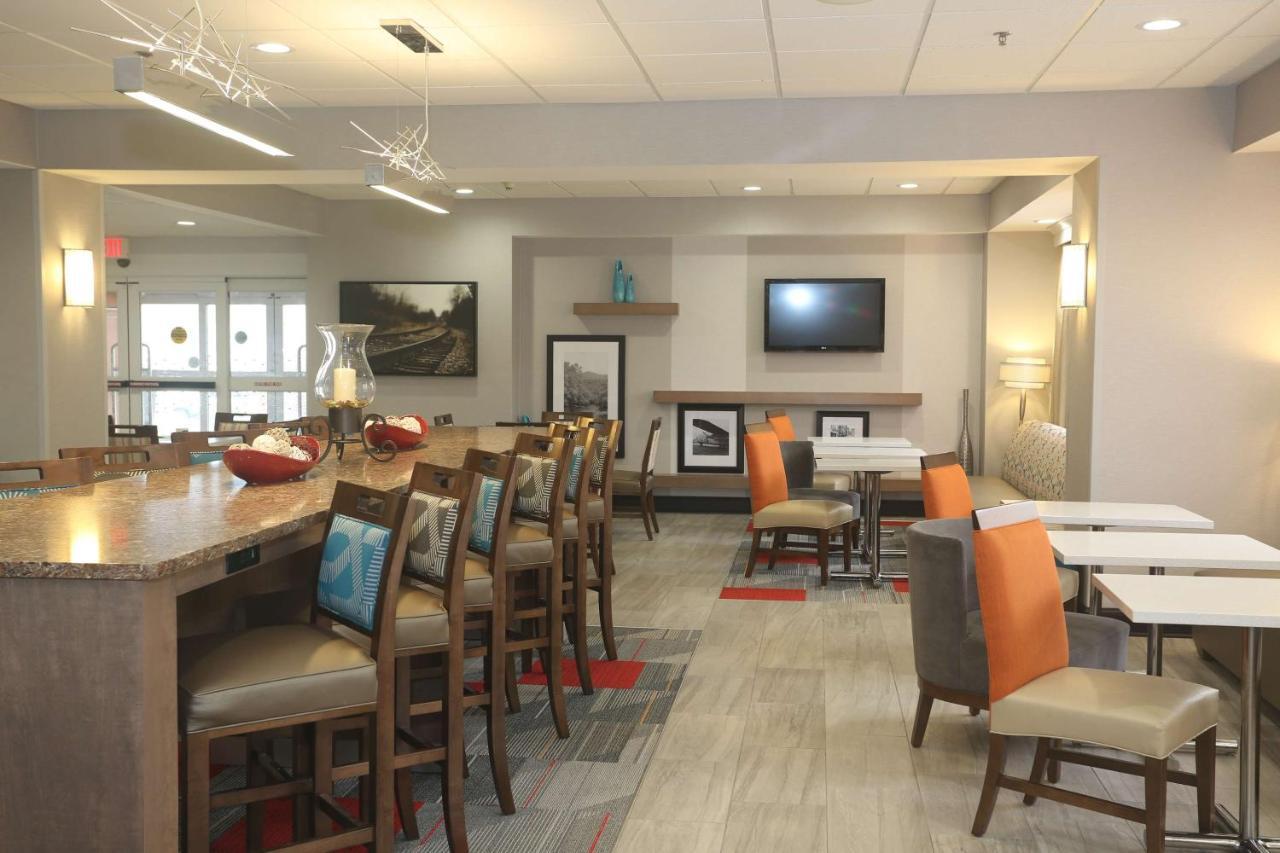 Hampton Inn Owego Buitenkant foto