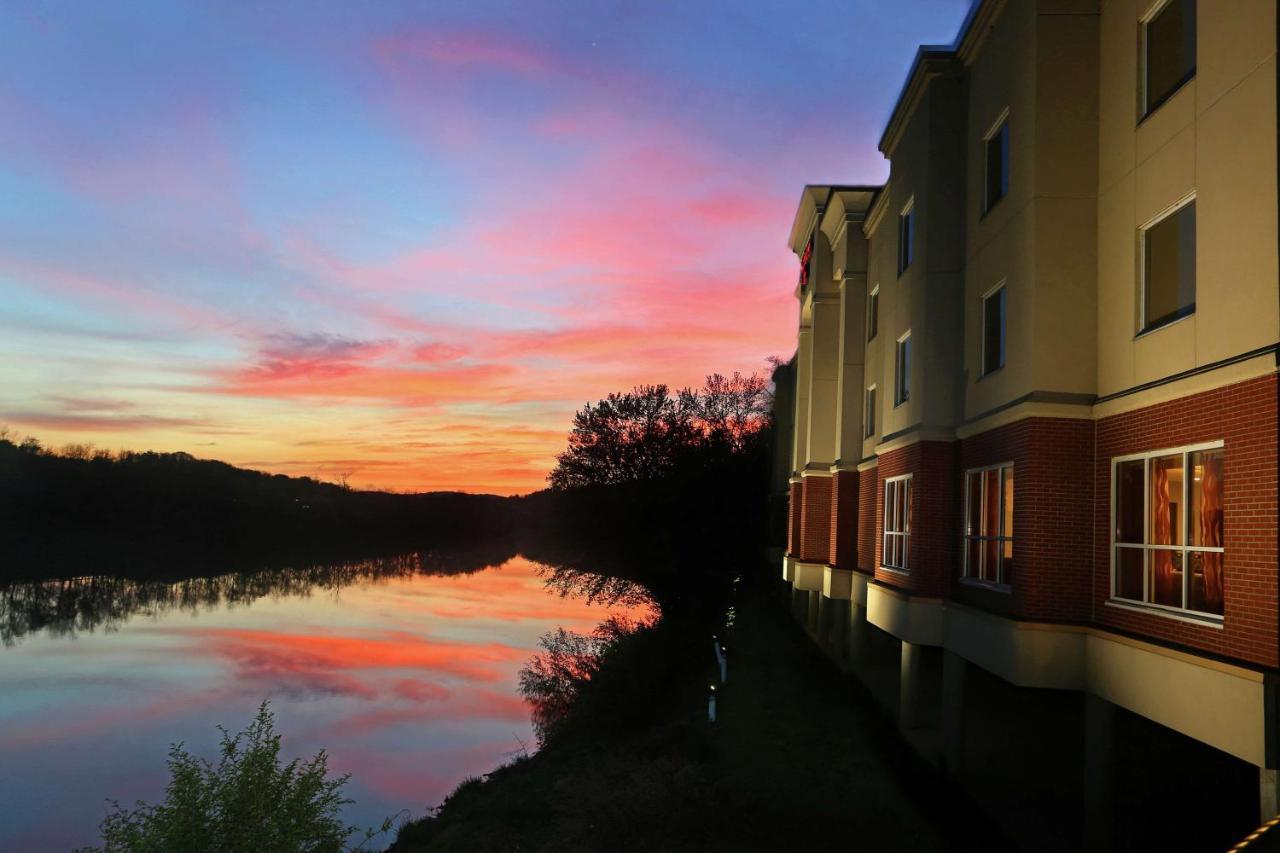 Hampton Inn Owego Buitenkant foto