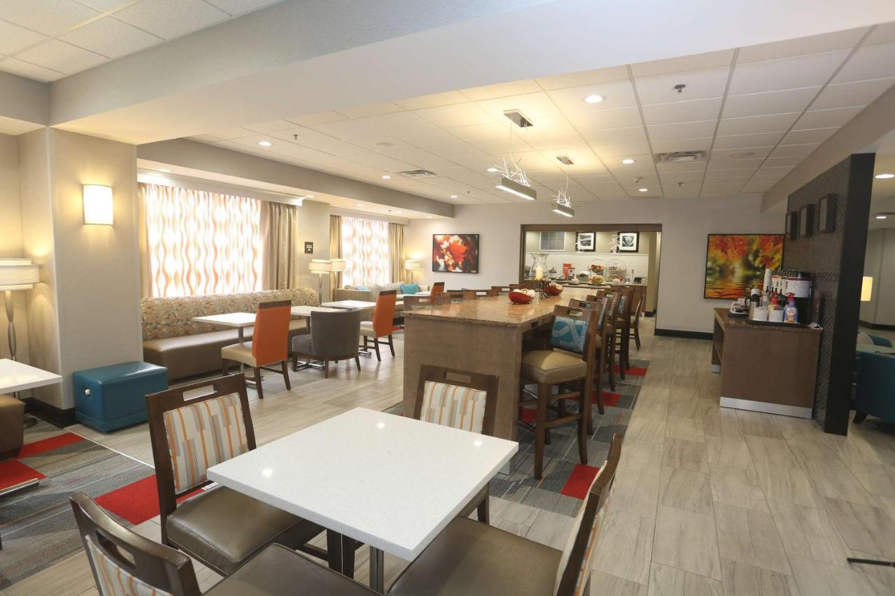 Hampton Inn Owego Buitenkant foto