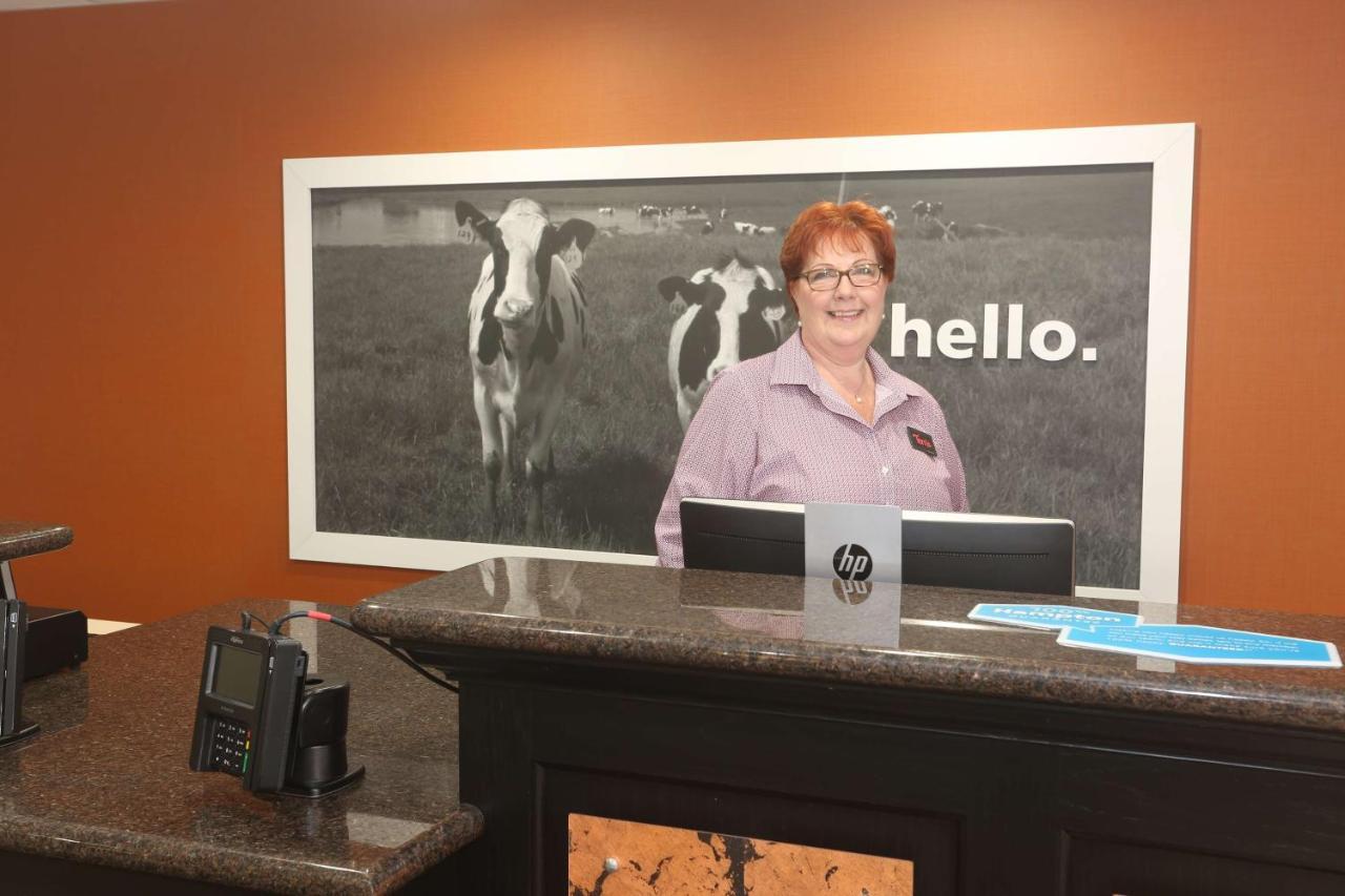 Hampton Inn Owego Buitenkant foto