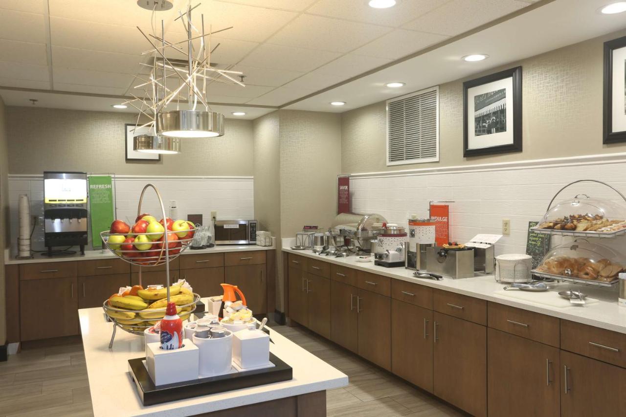 Hampton Inn Owego Buitenkant foto