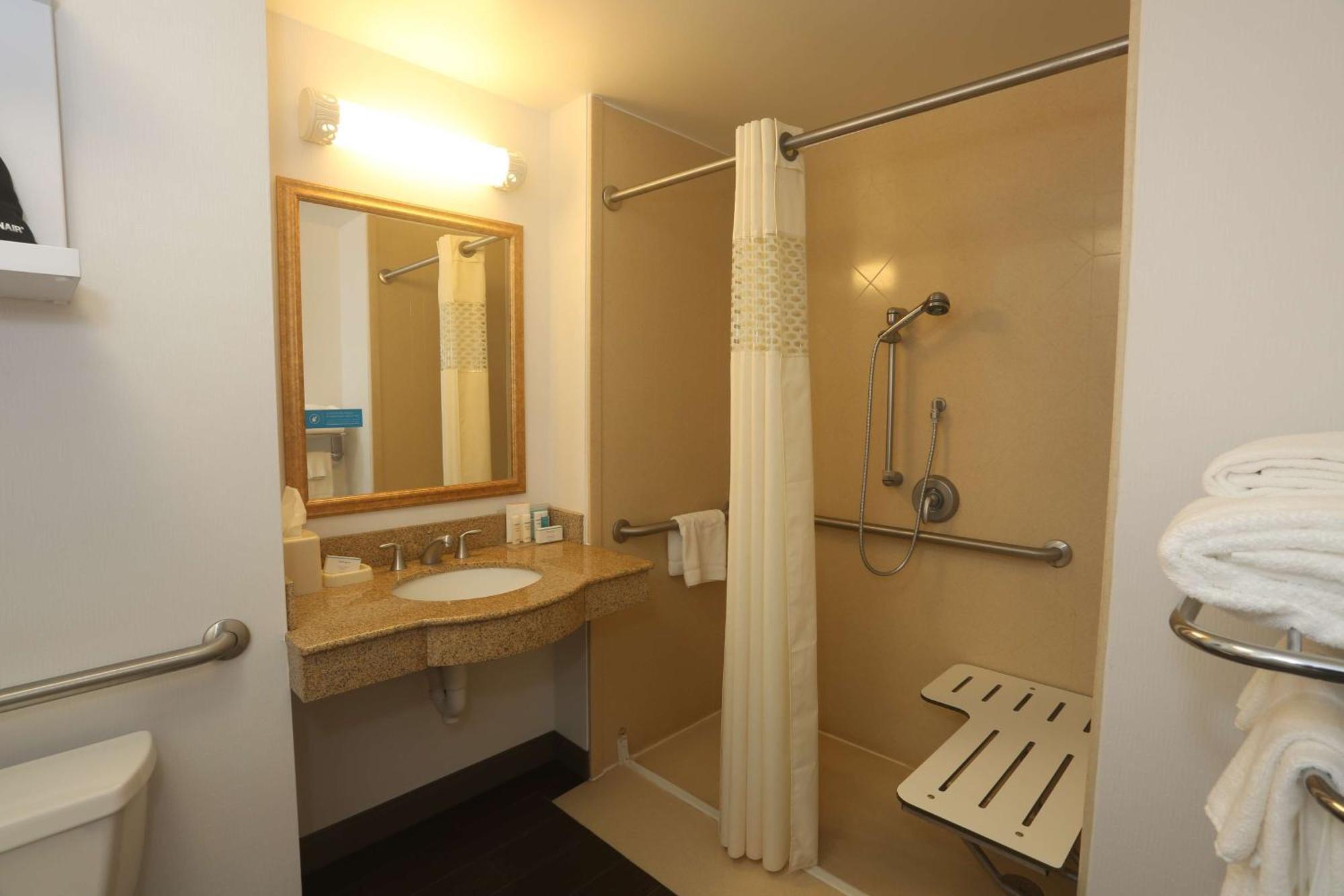Hampton Inn Owego Buitenkant foto