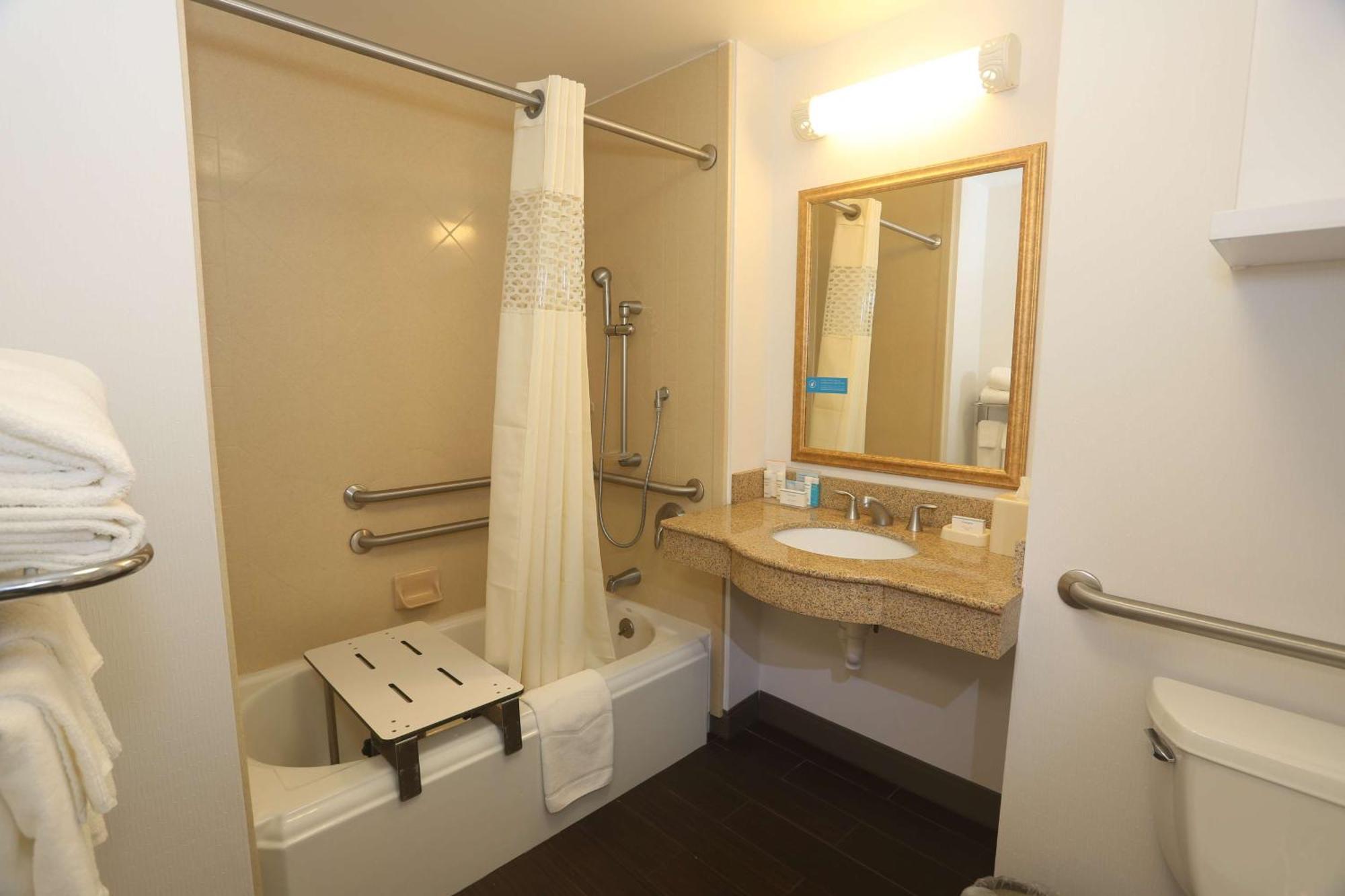 Hampton Inn Owego Buitenkant foto